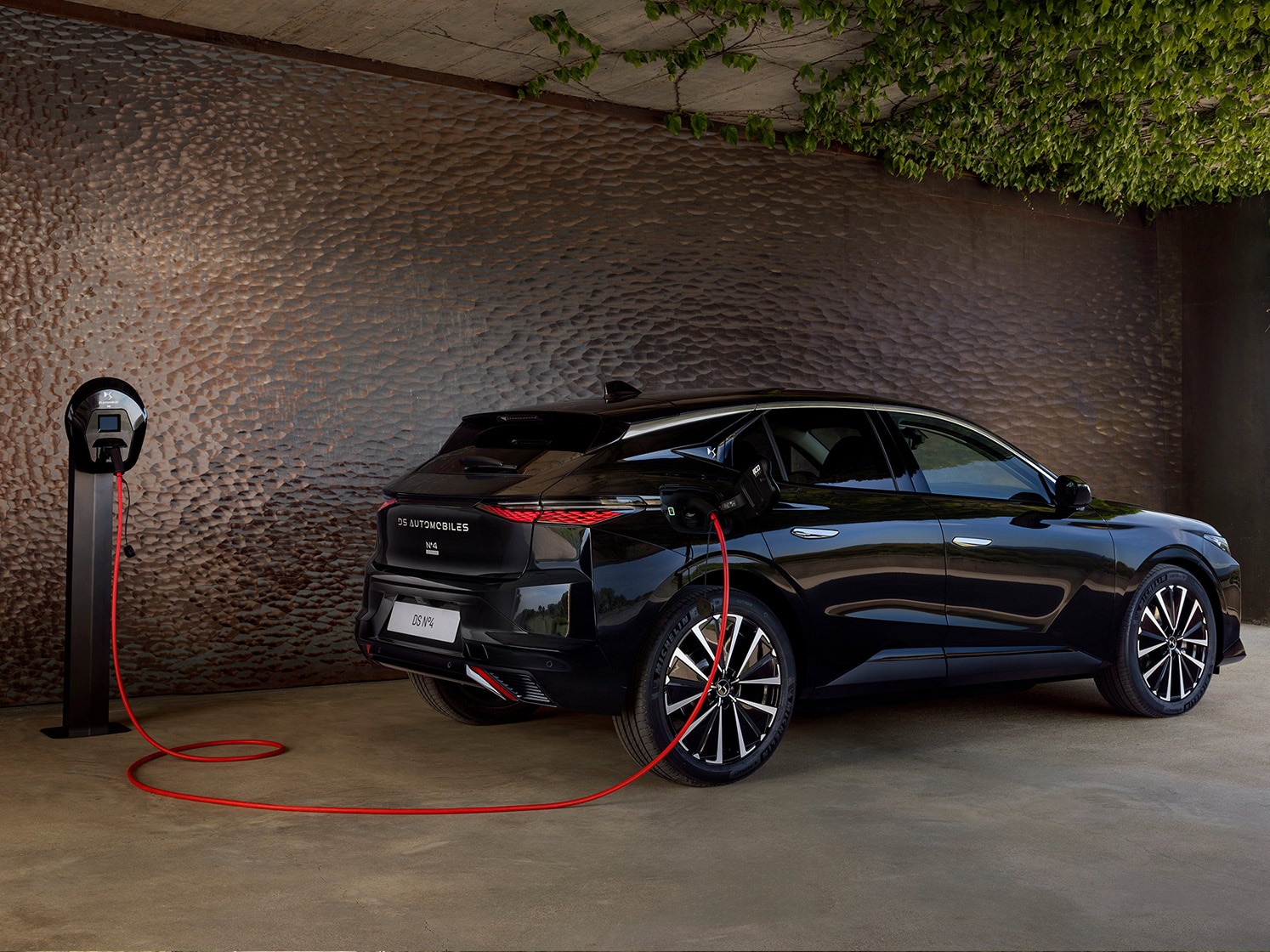 DS Fahrzeug wird mit Free2move Charge-App geladen
